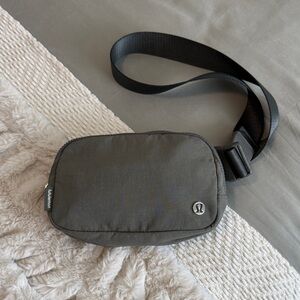 Lululemon Athletica Sage Green Gray Everywhere Belt Bag 1L EUC